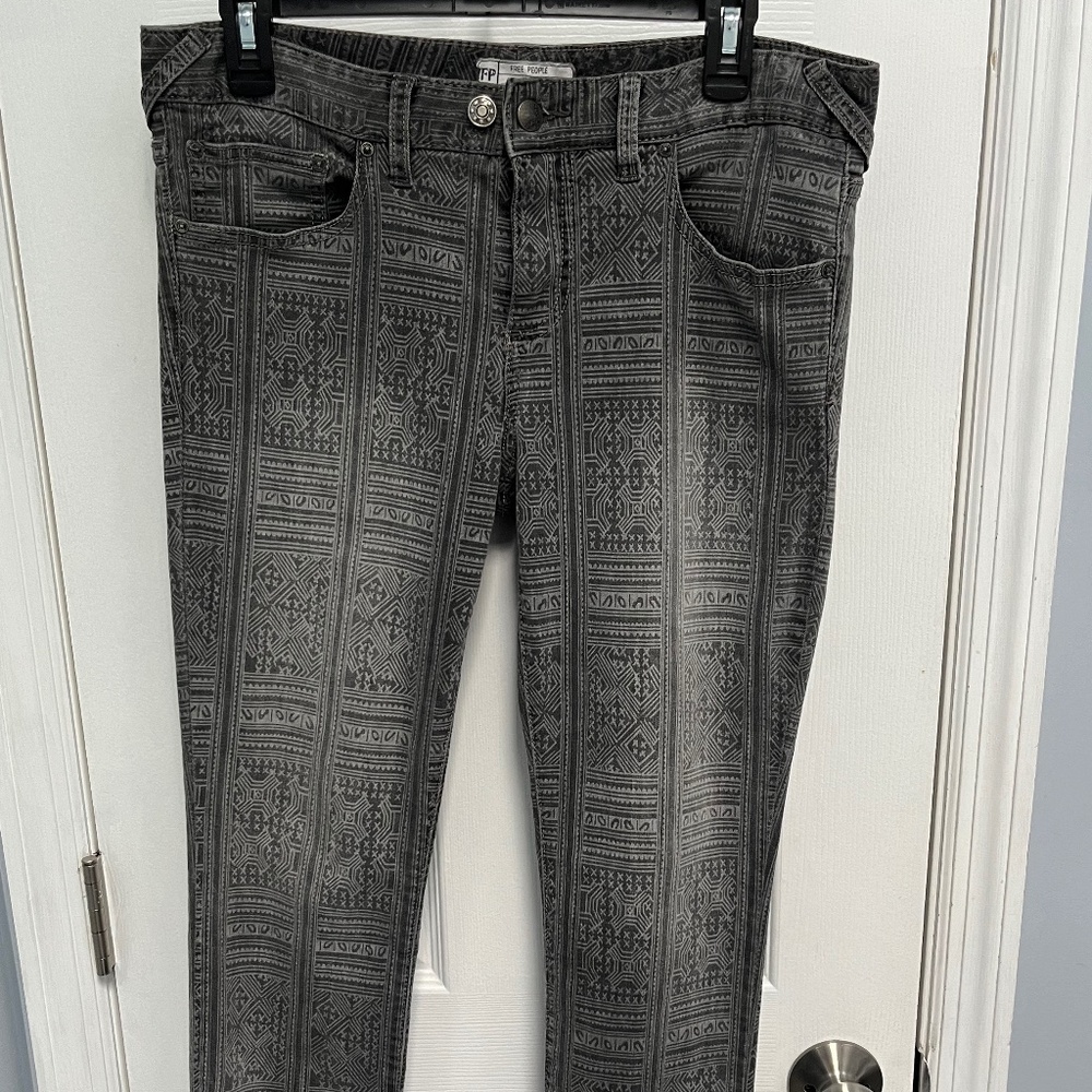 Free people Boho Tribal black gray pattern skinny jeans w 30 Geometric